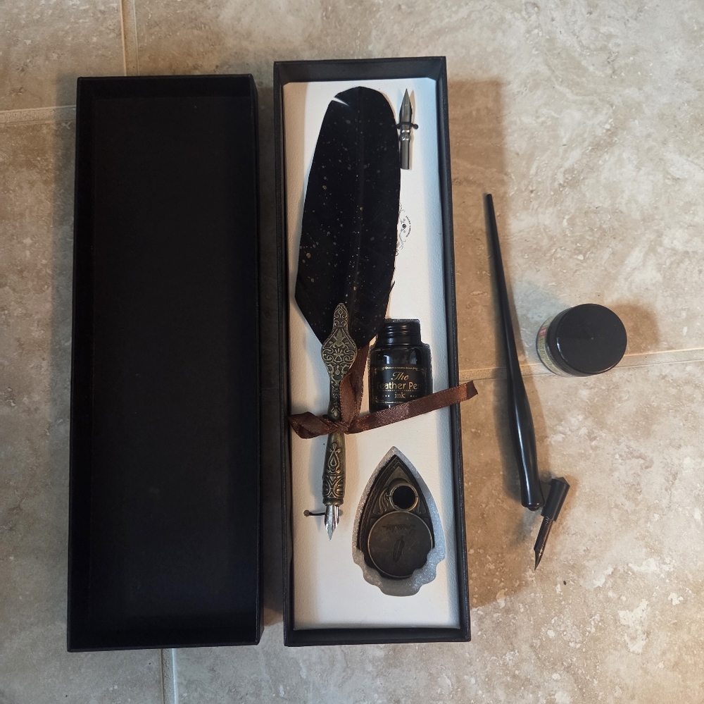 Black Feather Quill Pen Set